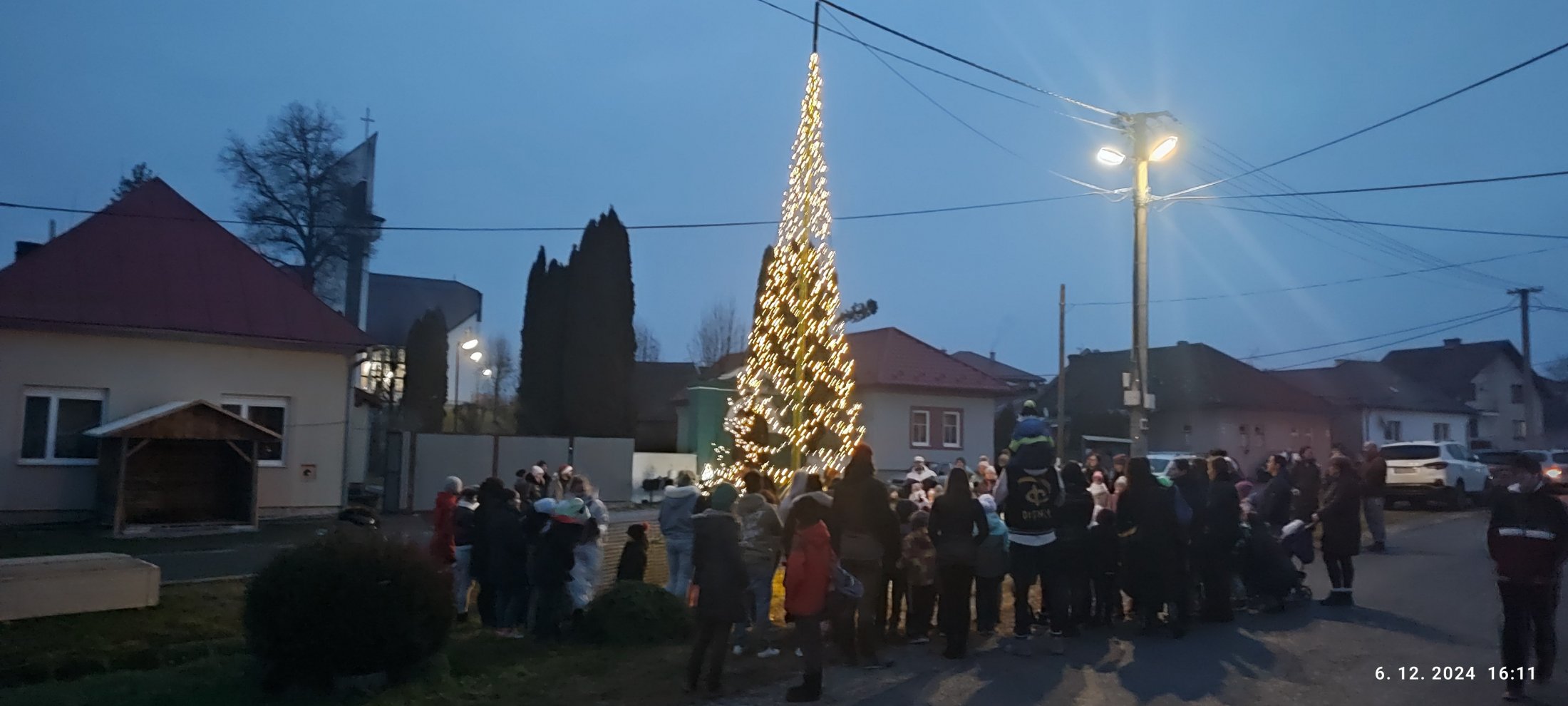 Mikuláš a rozsvietenie vianočného stromčeka - foto 4