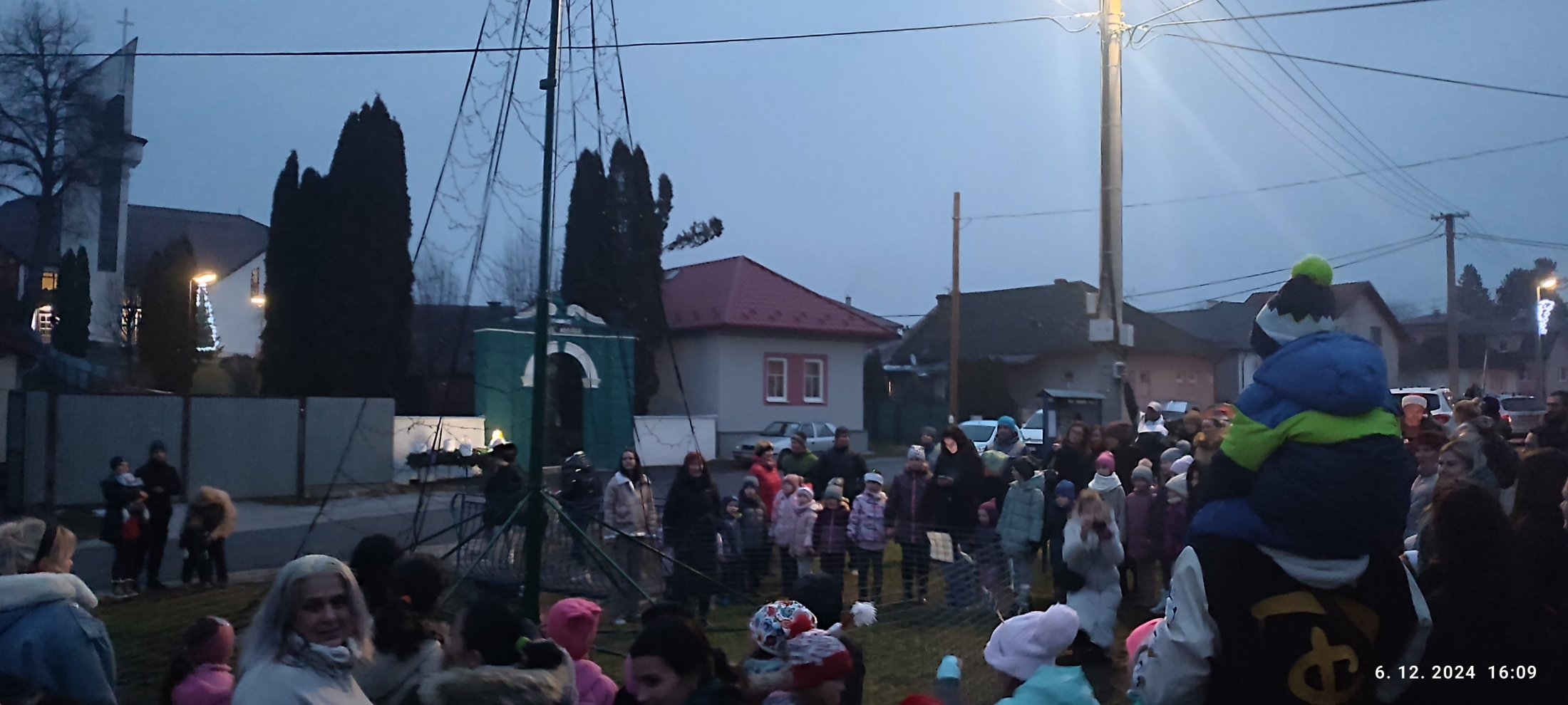 Mikuláš a rozsvietenie vianočného stromčeka - foto 5