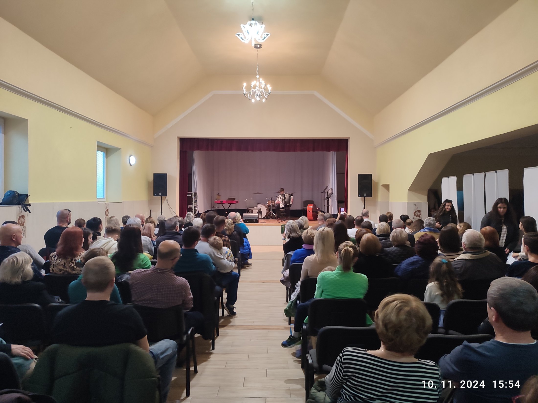 Vernisáž výtvarných prác detí a ZUŠ Sp.Vlachy - foto 4