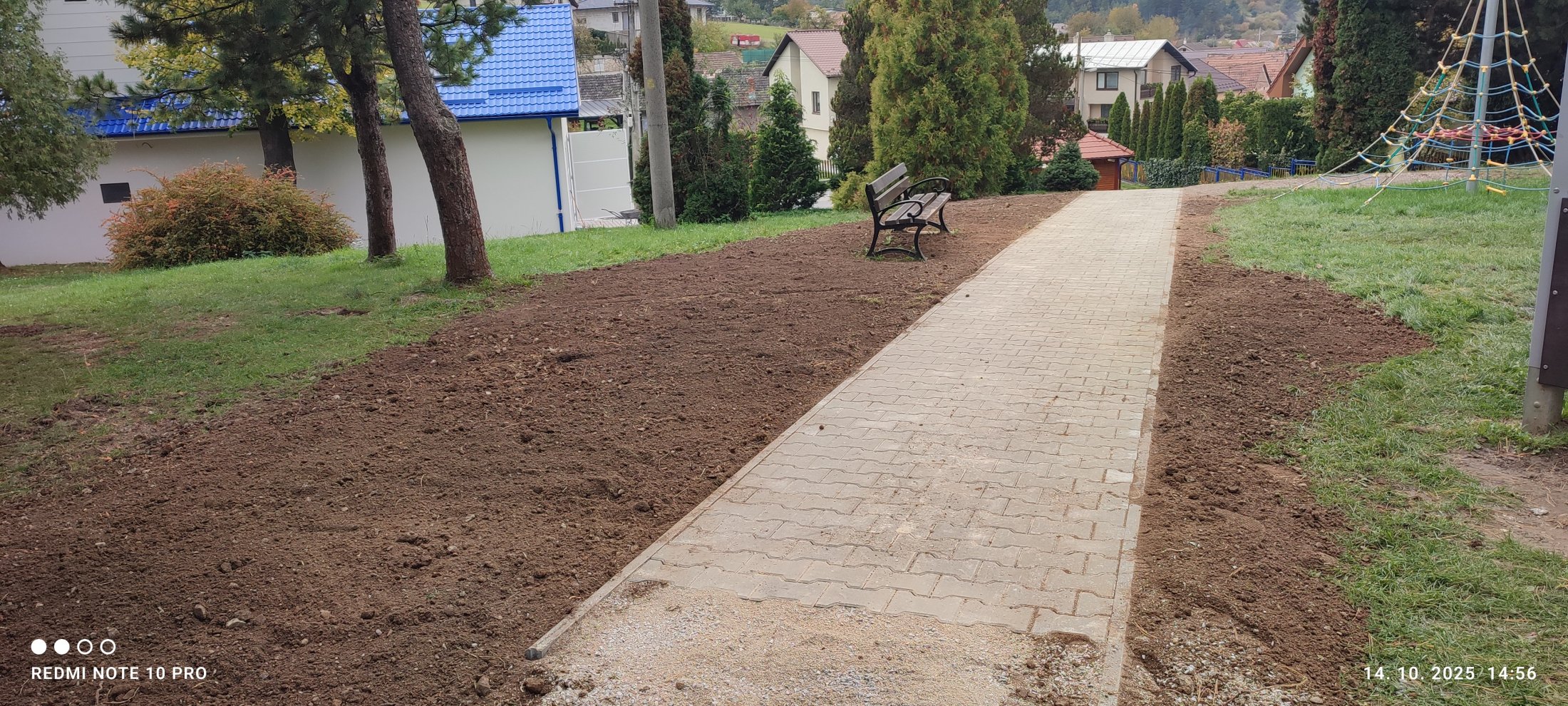 Chodníky - foto 16
