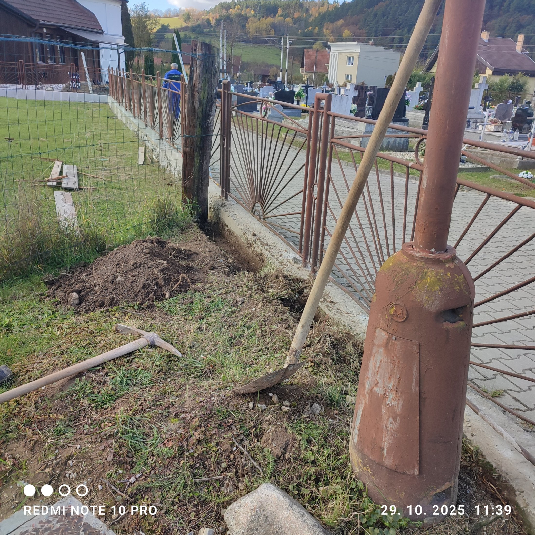 Oplotenie cintorína - foto 4