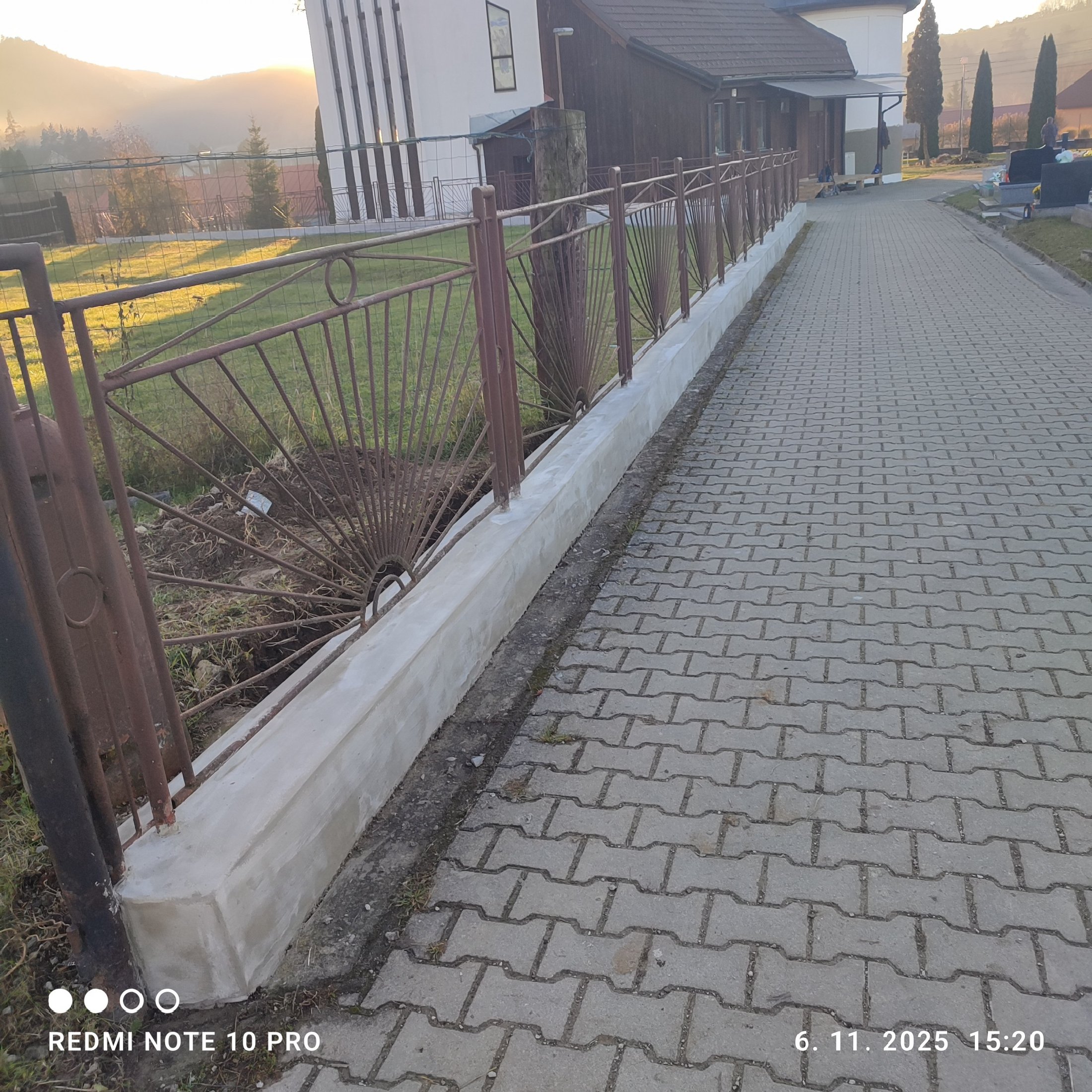 Oplotenie cintorína - foto 10